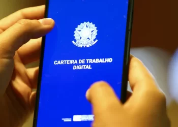 Empregos com carteira assinada fecham 2024 com volume recorde