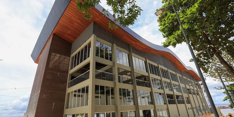 Mirante Lúcia Almeida, o cartão-postal de Manaus com uma vista incrível