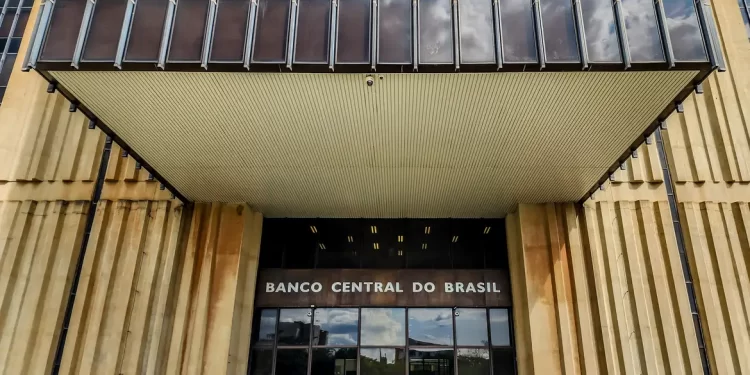 BC reduz previsão do PIB de 2,1% para 1,9% em 2025