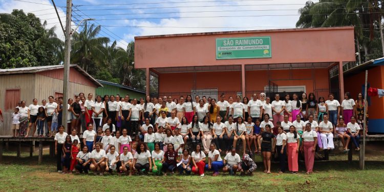 Mais de 200 pessoas debatem o fortalecimento da autonomia feminina