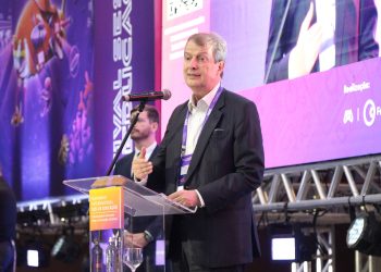 Cenário digital desafia educação brasileira