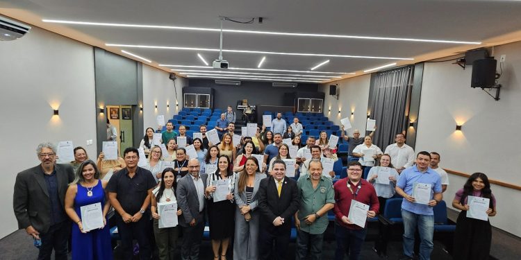 Idam e Ufam certificam servidores do instituto em Agentes de Assistência Técnica e Extensão Rural