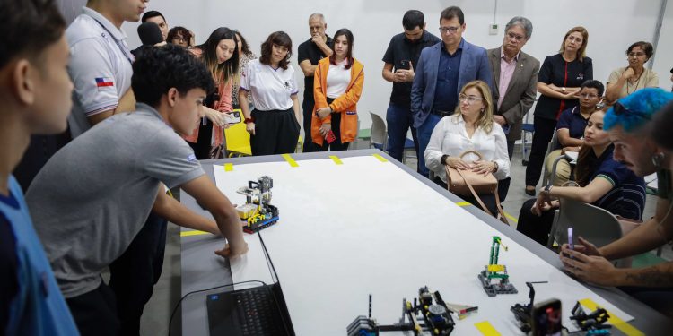 Governo do Amazonas vai implantar programa de robótica nas escolas de comunidades