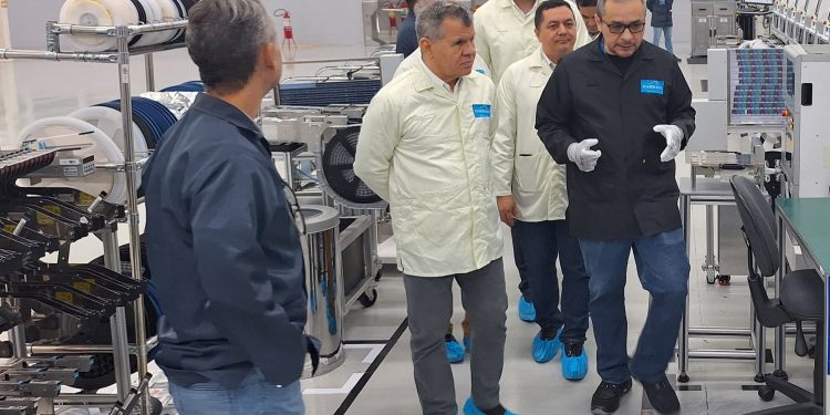 Suframa visita fabricante de equipamentos de áudio e vídeo da marca JBL