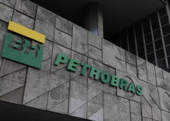 Petrobras cresce 5% e atinge