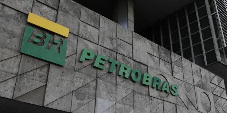 Petrobras cresce 5% e atinge