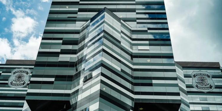 Polícia Federal abre concurso com mil vagas e salários de até R$ 26,8 mil