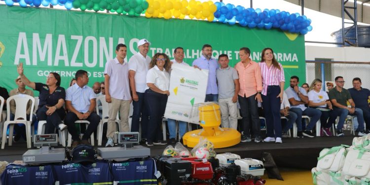 ADS entrega equipamentos para fortalecer a produção rural em Tapauá