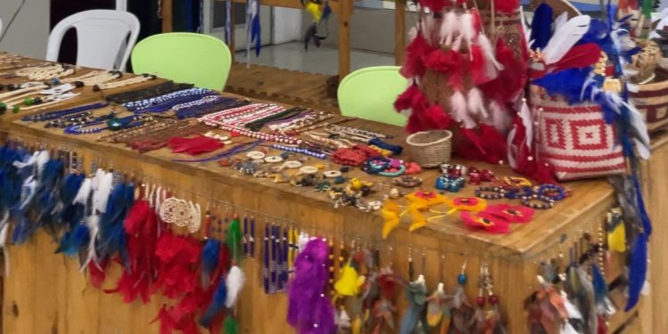 Feira do Empreendedor celebra Dia das Mães com artesanato indígena no Shopping São José