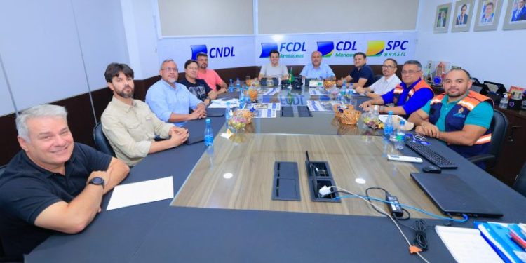 Prefeitura de Manaus planeja revitalização do Centro com CDL e reforça apoio a lojistas e camelôs