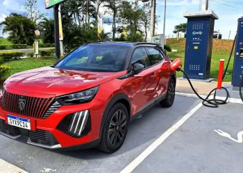 Rede de recarga de veículos elétricos já cobre 25% das cidades brasileiras