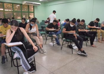 UEA divulga 52 vagas remanescentes para curso pré-vestibular presencial AprovENS