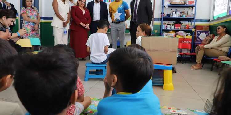 Cime Viviane Estrela, certificada Unicef recebe comitiva do MEC