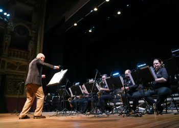 Amazonas Band apresenta Repeteco no Teatro da Instalação
