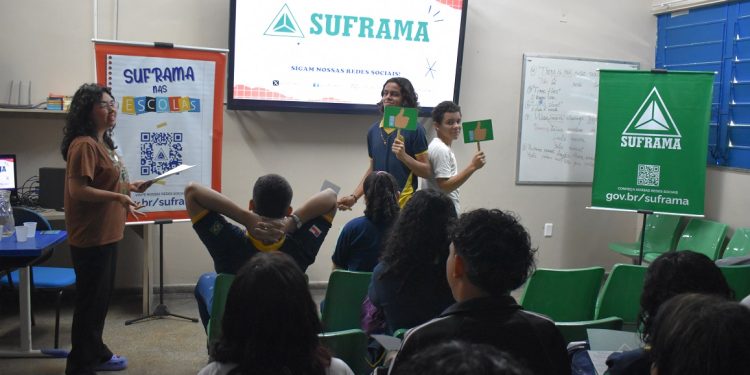 Suframa leva conhecimento sobre a Zona Franca de Manaus a estudantes do ensino médio