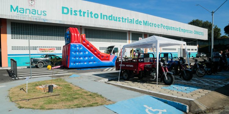 Dimicro Manaus comemora 2 anos com ação itinerante