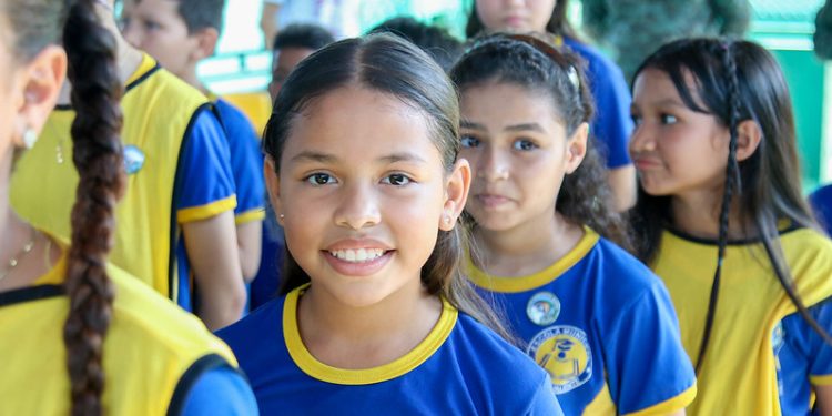 Protetores ambientais mirins em Manaus recebem certificação da Prefeitura