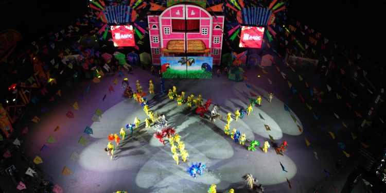 Festival Folclórico do Amazonas 2025 inicia a Categoria Ouro com emoção e casa cheia