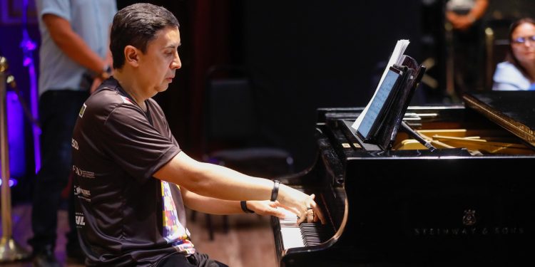 Concerto no Teatro Amazonas une música e cinema