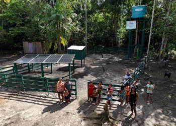 FAS leva água potável com energia solar a comunidade no Amazonas