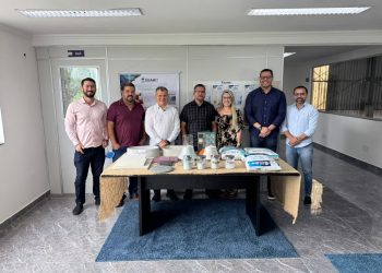 Suframa visita fábrica pioneira em reciclagem de vidro em Manaus