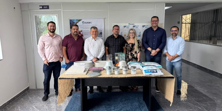 Suframa visita fábrica pioneira em reciclagem de vidro em Manaus