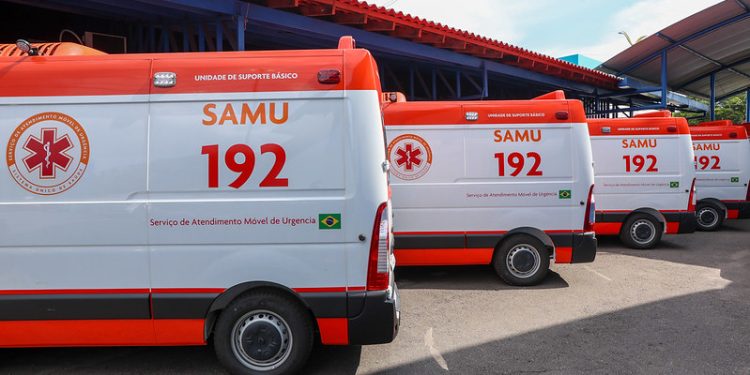 Manaus reforça atendimento pré-hospitalar com entrega de cinco novas ambulâncias para o Samu
