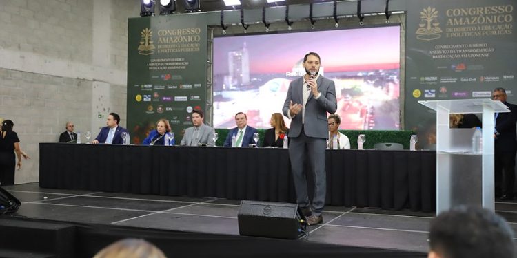 Congresso Amazônico de Direito à Educação: Semed apresenta projetos de inclusão e inovação em Manaus
