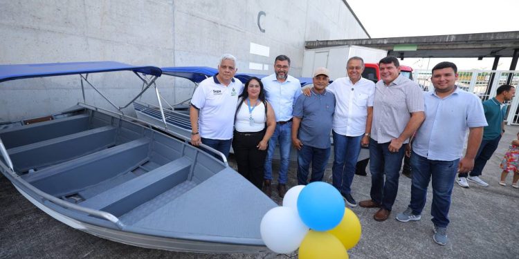 Linha de crédito para pescadores do Amazonas: Governo anuncia investimentos e entrega equipamentos