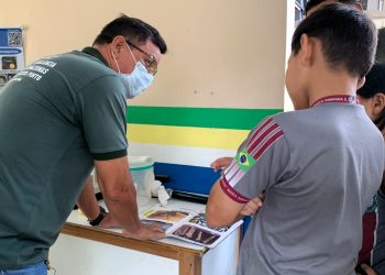 Prevenção da dengue em Manaus: FVS realiza ação educativa em escola da zona leste