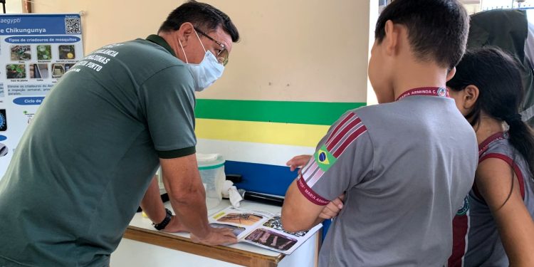 Prevenção da dengue em Manaus: FVS realiza ação educativa em escola da zona leste