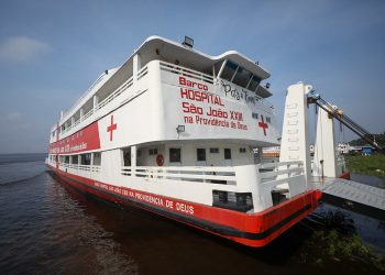 Barco Hospital São João XXIII no Amazonas leva saúde a comunidades ribeirinhas