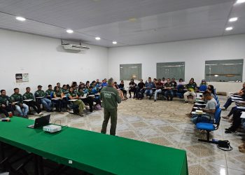 Capacitação em Educação Ambiental Jutaí  forma Professores e Gestores