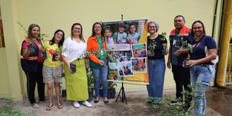 Prefeitura de Manaus realiza ação de educação ambiental em escolas