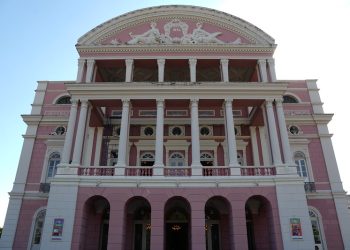 Concerto une música erudita e forró no Teatro Amazonas