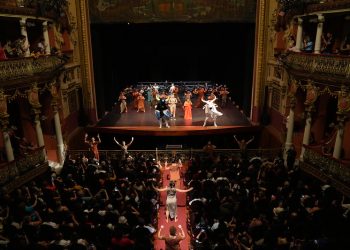 Regionalidades no Teatro Amazonas: espetáculo celebra cultura e diversidade