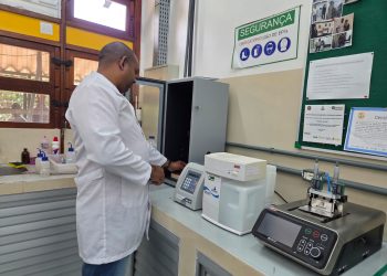 Sensor de grafeno para detecção de metais pesados na água