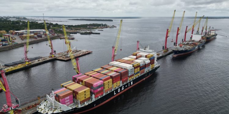 Manaus lidera importações no Brasil em 2025