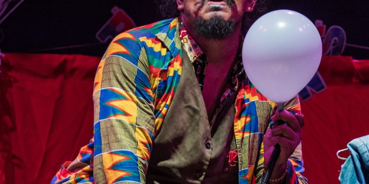 Festival de Teatro da Amazônia traz palhaçaria ao Teatro Amazonas