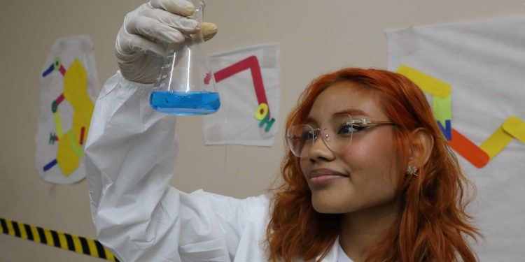 Feira Científica da Escola Estadual Francisco Albuquerque estimula protagonismo e investigação científica