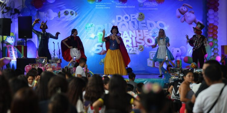 Doe Brinquedo e Ganhe Sorrisos leva alegria a crianças do Amazonas com apoio do Governo do Estado