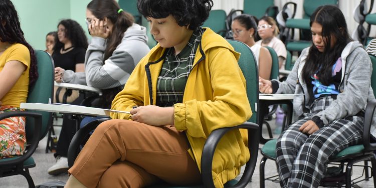 Vestibular UEA 2025 e SIS: provas começam neste domingo em todo o Amazonas