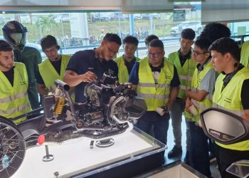 Alunos de Engenharia Mecânica da Fametro realizam visita técnica à BMW Motorrad Manaus