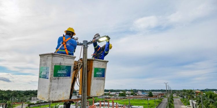 Amazonas é o primeiro estado do Brasil com 100% da iluminação pública sustentável