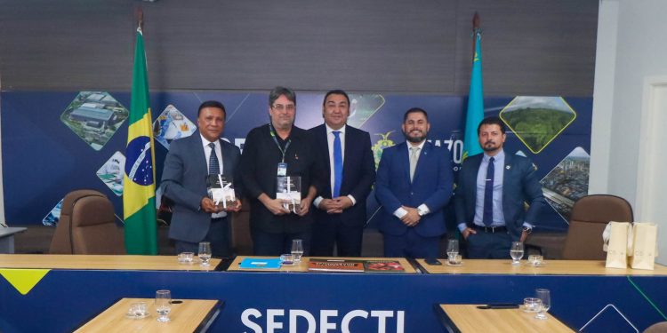 Governo do Amazonas recebe embaixador do Cazaquistão para ampliar cooperação bilateral