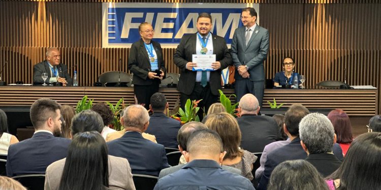 Suframa recebe homenagem do CRA-AM com Medalha do Mérito da Administração