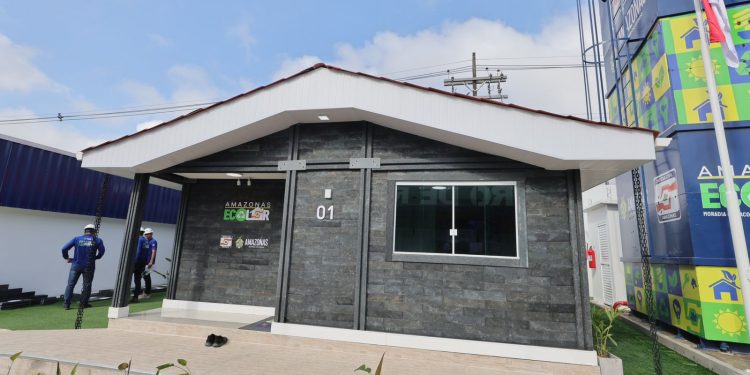 Moradia sustentável com plástico reciclado no Amazonas é lançada pelo Governo do Estado