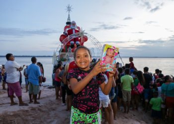 Natal nas Águas Manaus: Ação leva solidariedade e alimentos a comunidades ribeirinhas