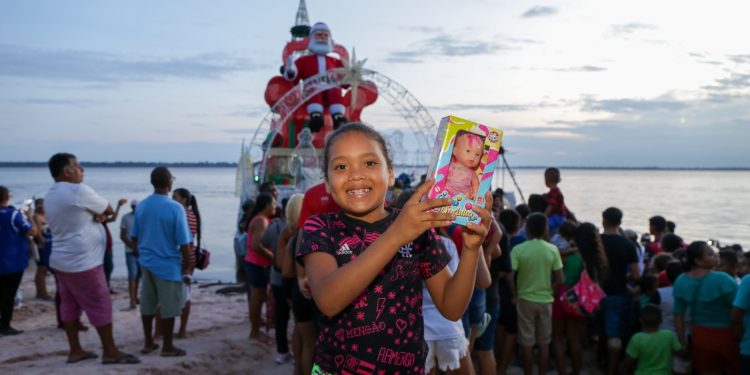 Natal nas Águas Manaus: Ação leva solidariedade e alimentos a comunidades ribeirinhas