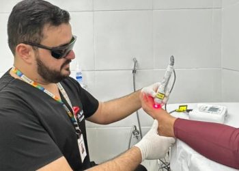 Laserterapia para lesões diabéticas: Semsa conclui capacitação e inicia atendimento em Manaus